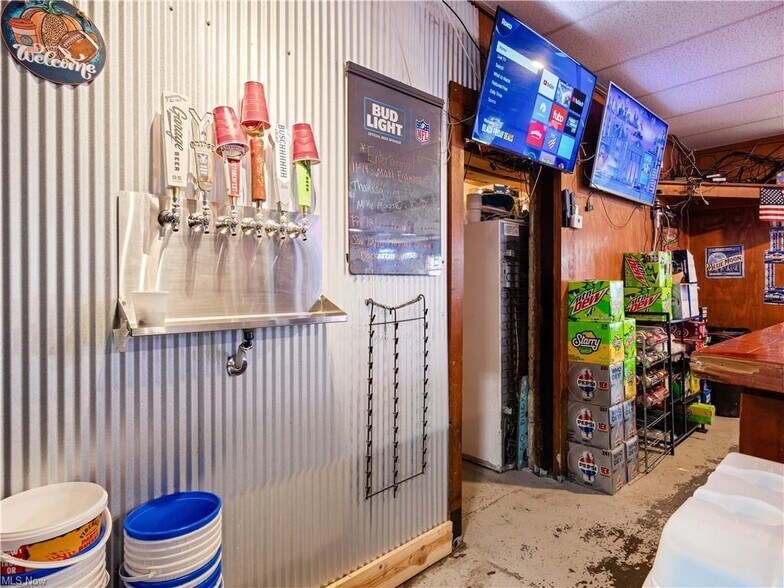 More Photos Of 612 S State St, Crooksville Bar For Sale