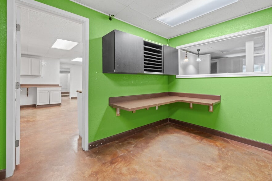 More Photos Of 5620 Rowlett Rd, Rowlett Veterinarian Kennel For Sale