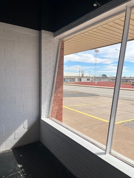 More Photos Of 2032-2040 W Cuthbert Ave, Midland Storefront For Lease