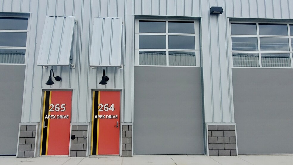 More Photos Of 264 Apex Dr, Pontiac Parking Garage For Sale