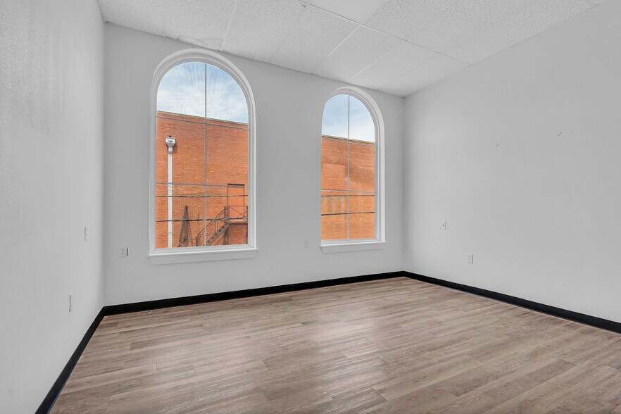More Photos Of 127 W Main St, Ardmore Office For Sale