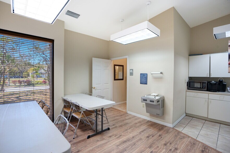 More Photos Of 3910 Golf Park Loop, Bradenton Office For Sale