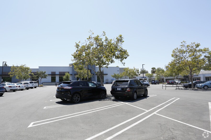More Photos Of 1724-1772 Avenida De Los Arboles, Thousand Oaks Unknown For Lease