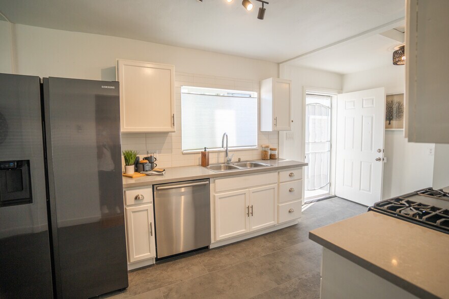 More Photos Of 11835 Gale Ave, Hawthorne Multifamily For Sale