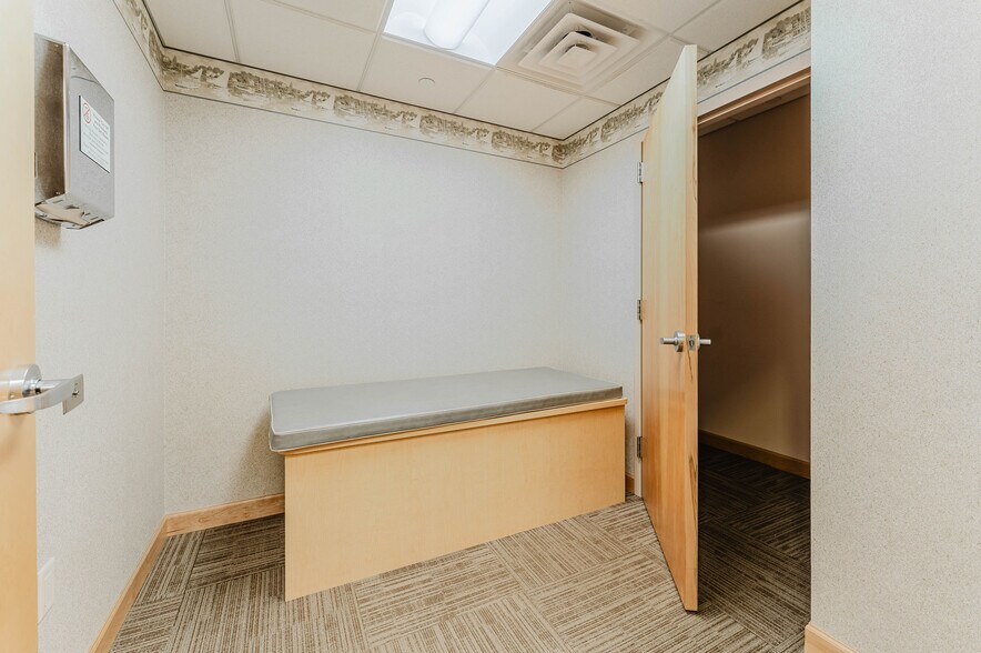 More Photos Of 1875 West Pointe Dr, Oshkosh Medical For Sale