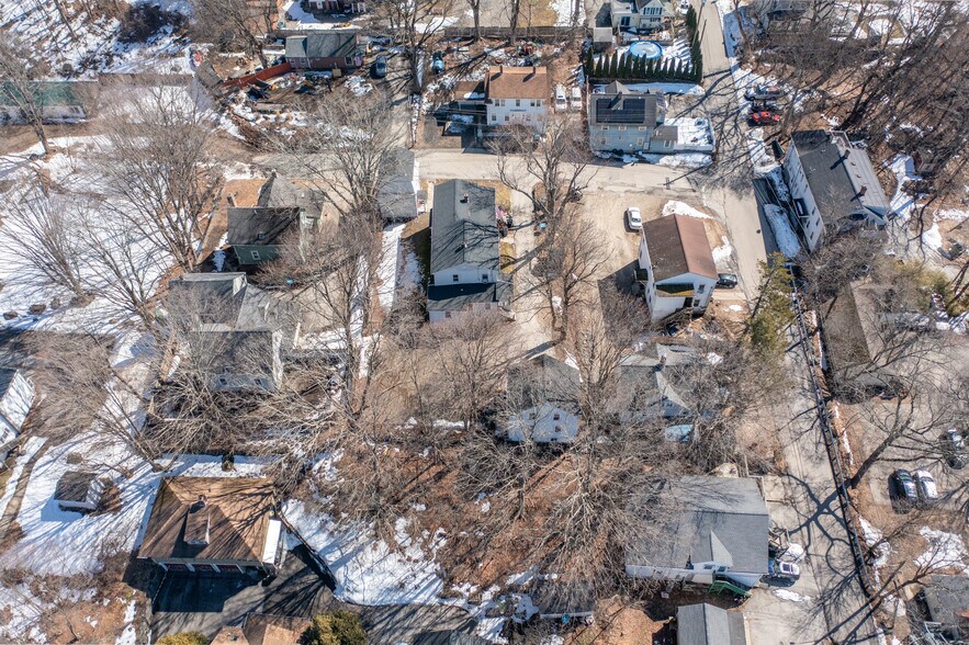 More Photos Of 2 Lyon St, Putnam Apartments For Sale