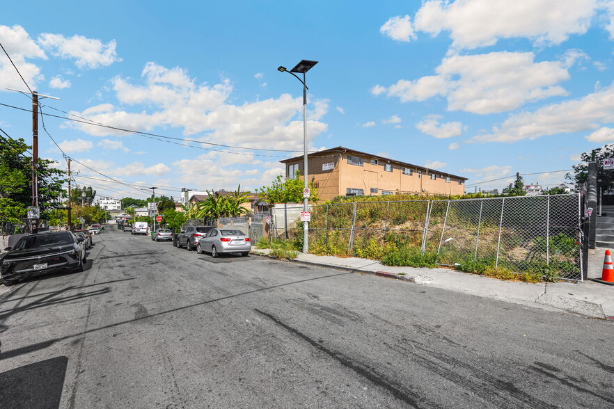 More Photos Of 2113 W Court St, Los Angeles Land For Sale