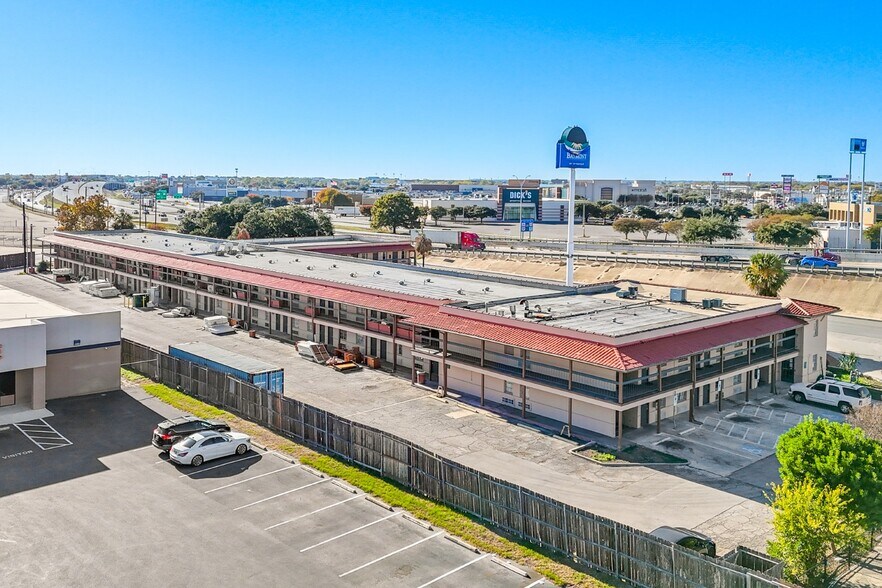 More Photos Of 7202 S Pan Am Expy, San Antonio Hotel For Sale