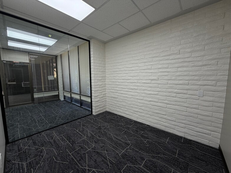 More Photos Of 110 Harding Blvd, Roseville Loft Creative Space For Lease