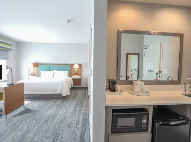 More Photos Of 4617 7th St, Bay City Hotel For Sale