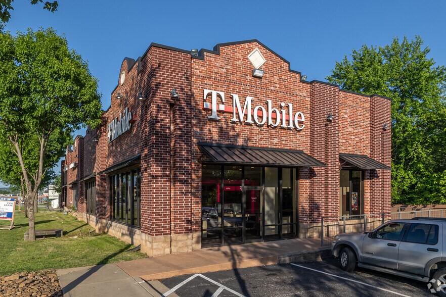 More Photos Of 2737 W Martin Luther King Blvd, Fayetteville Storefront Retail Office For Sale