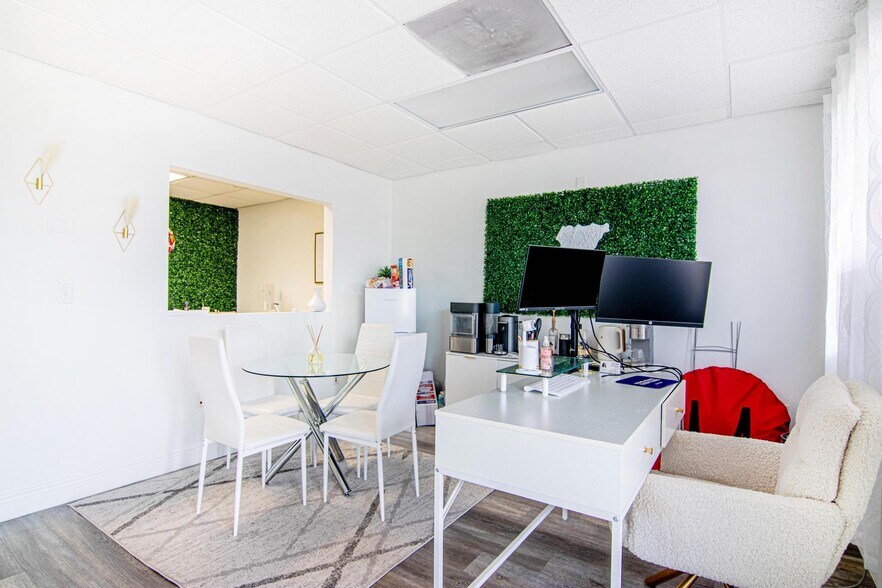 More Photos Of 2326 Del Prado Blvd, Cape Coral Office For Lease