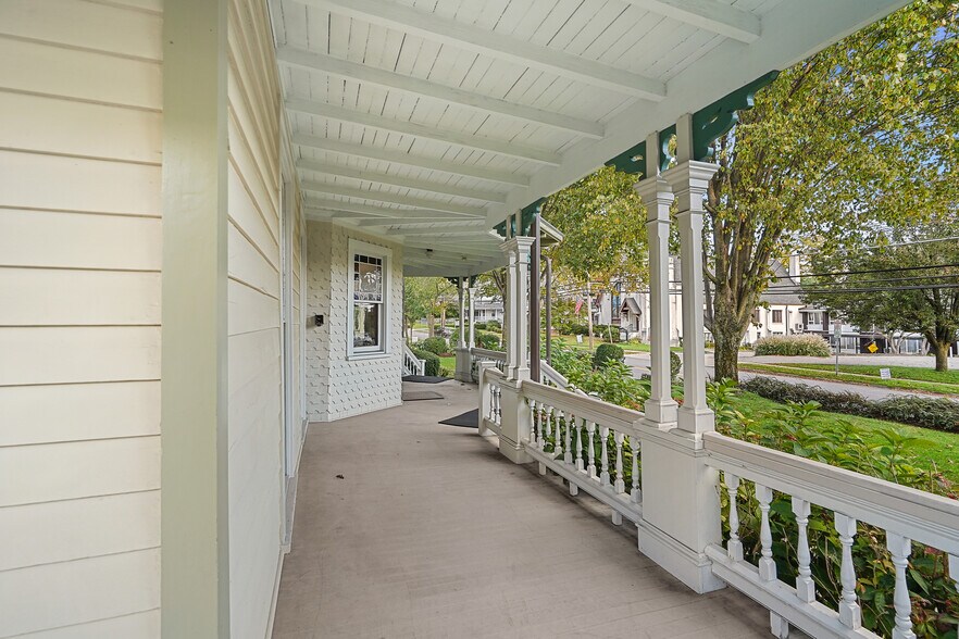 More Photos Of 413-415 Bedford Rd, Pleasantville Office For Lease