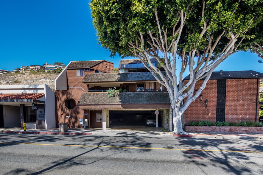 More Photos Of 352 3rd St, Laguna Beach Office For Sale