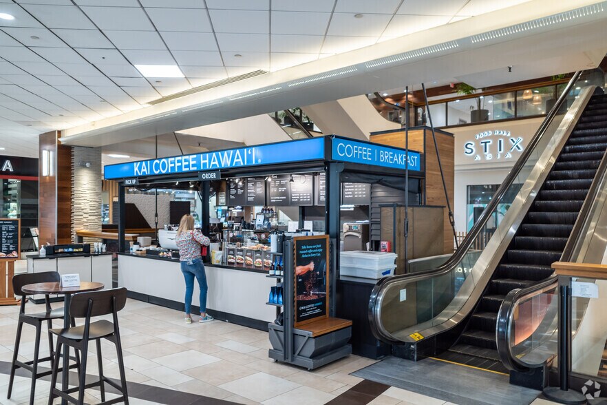 More Photos Of 2250 Kalakaua Ave, Honolulu Restaurant For Lease