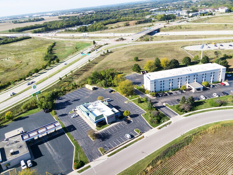 More Photos Of 632 Midland Rd, Janesville Restaurant For Lease