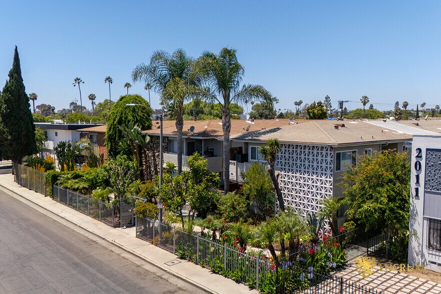More Photos Of 2015-2021 Chariton St, Los Angeles Apartments For Sale