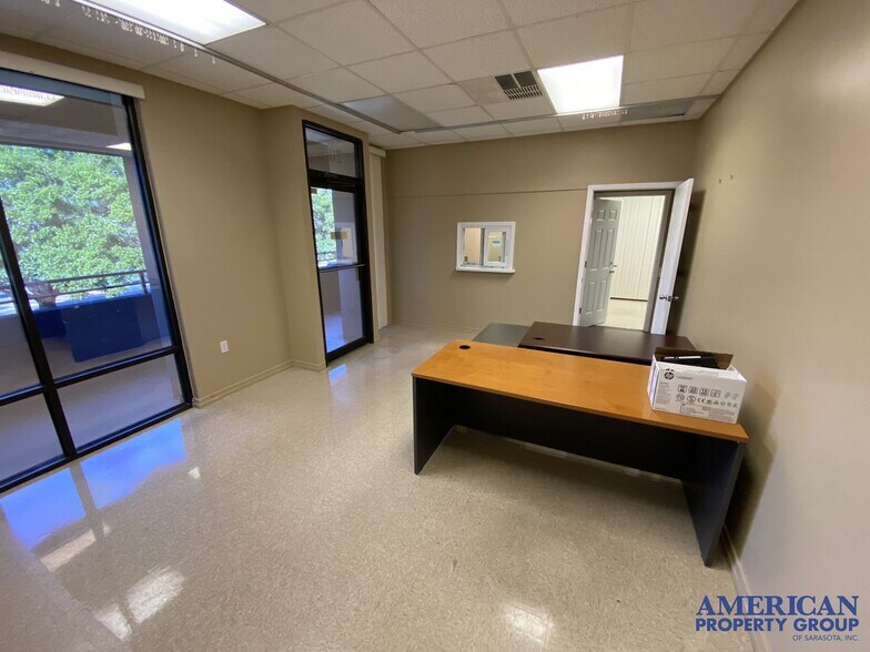 More Photos Of 3920 Bee Ridge Rd, Sarasota Medical For Sale