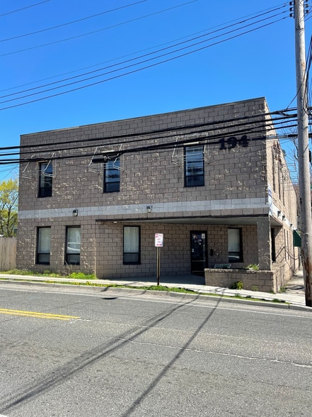 Primary Photo Of 194 Depot Rd, Huntington Station Light Distribution For Sale