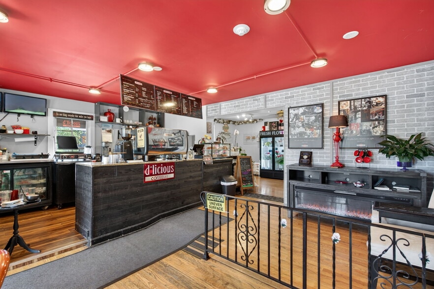 More Photos Of 211 W Railroad Ave, Bartlett Storefront Retail Residential For Sale