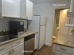 More Photos Of 1215 Dragon St, Dallas Showroom For Lease