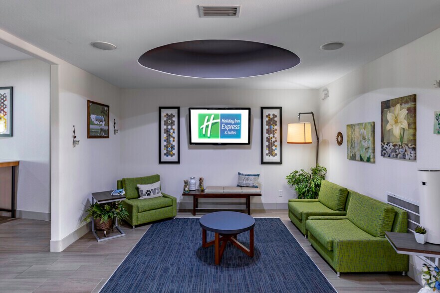 More Photos Of 2199 US 59, Beeville Hotel For Sale