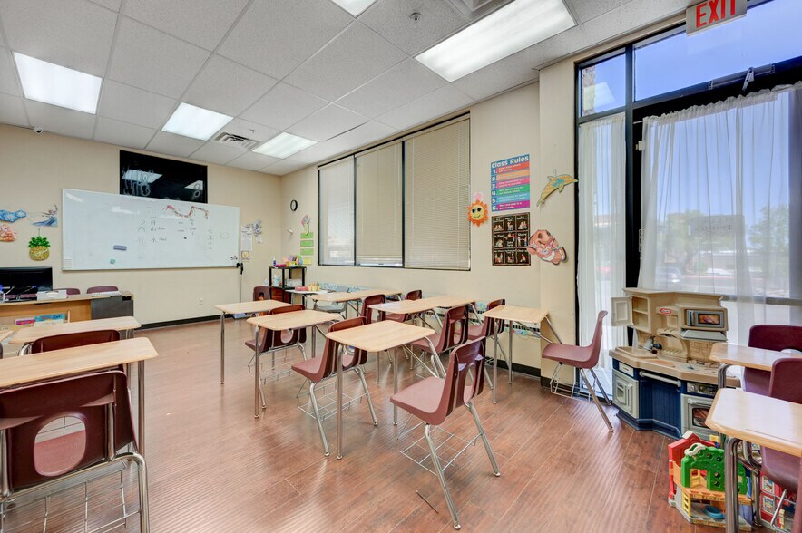 More Photos Of 6284 Spring Mountain Rd, Las Vegas Office For Sale