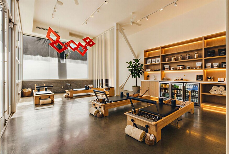 More Photos Of 610 Main St, Venice Office For Sale