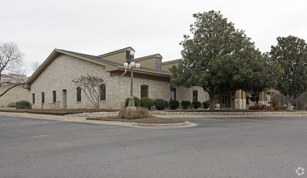 More Photos Of 500 Round Rock Ave, Round Rock Office For Lease