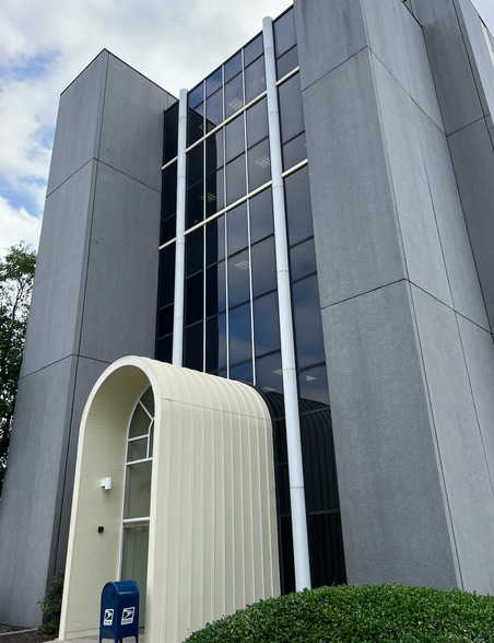 More Photos Of 411 State Route 17, Hasbrouck Heights Medical For Lease