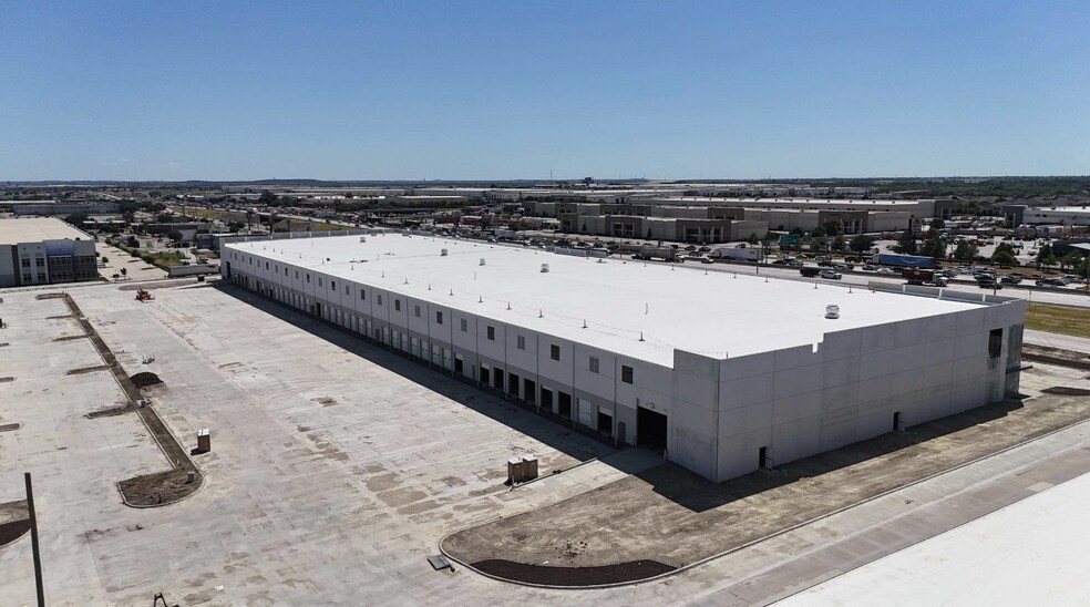 More Photos Of 7901 South Fwy, Fort Worth Unknown For Lease