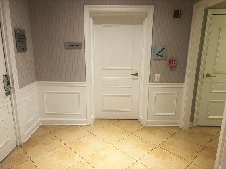 More Photos Of 410 Pine St SE, Vienna Office For Sale