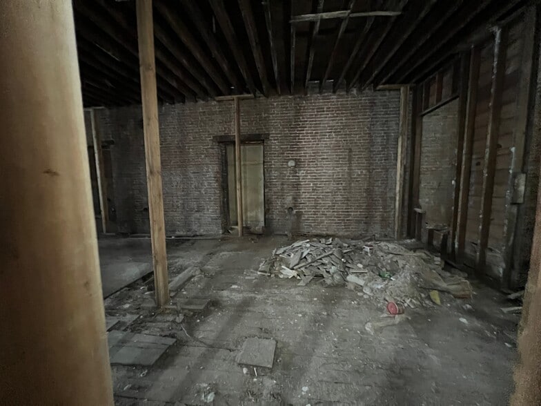 More Photos Of 27-29 Bank St, New London Storefront Retail Residential For Sale