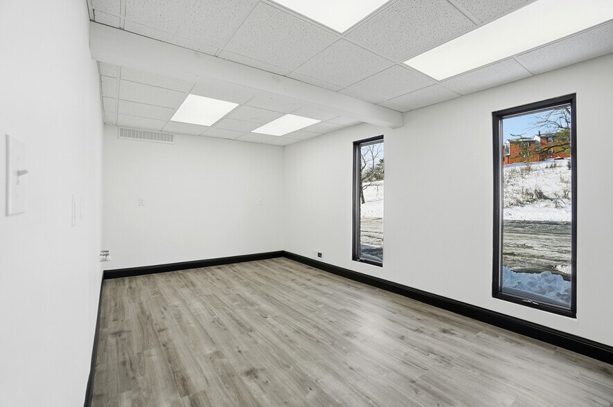 More Photos Of 12071-12079 Sheraton Ln, Cincinnati Medical For Sale