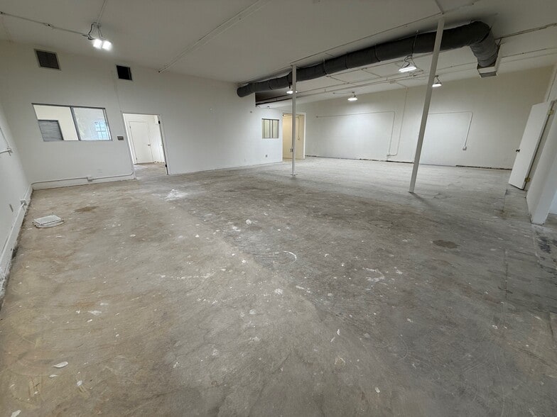 More Photos Of 3818 W Burbank Blvd, Burbank Storefront For Lease