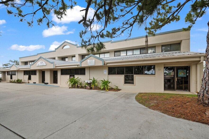 More Photos Of 2239 15th St, Sarasota Warehouse For Sale