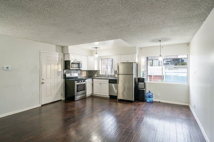 More Photos Of 1306 Abbot Kinney Blvd, Venice Storefront Retail Office For Lease