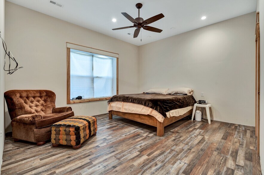 More Photos Of 1050 Whisperwood Trl NE, Cleveland Light Distribution For Sale