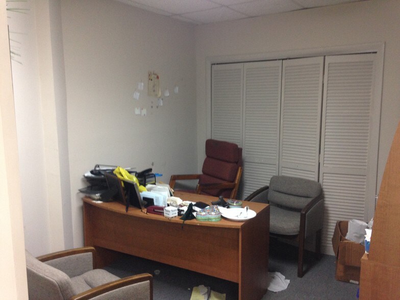 More Photos Of 7311-7323 NW 12th St, Miami Light Distribution For Sale