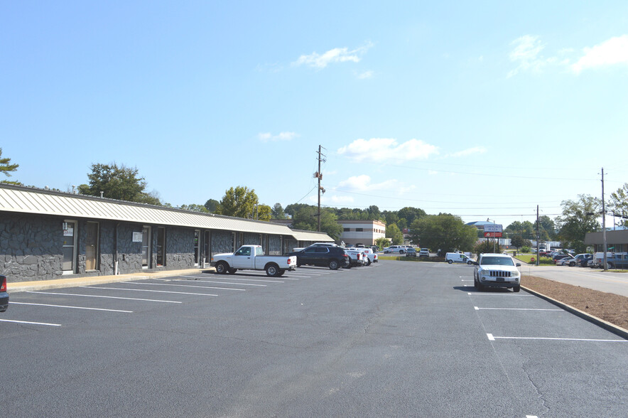 Primary Photo Of 1020-1042 Commerce Blvd, Pelham Flex For Lease