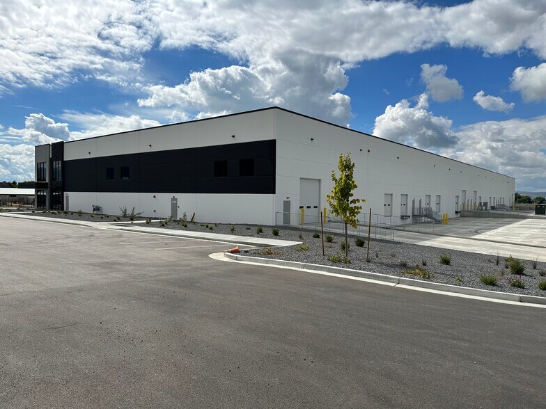 More Photos Of 881 S 200 W, Smithfield Warehouse For Lease