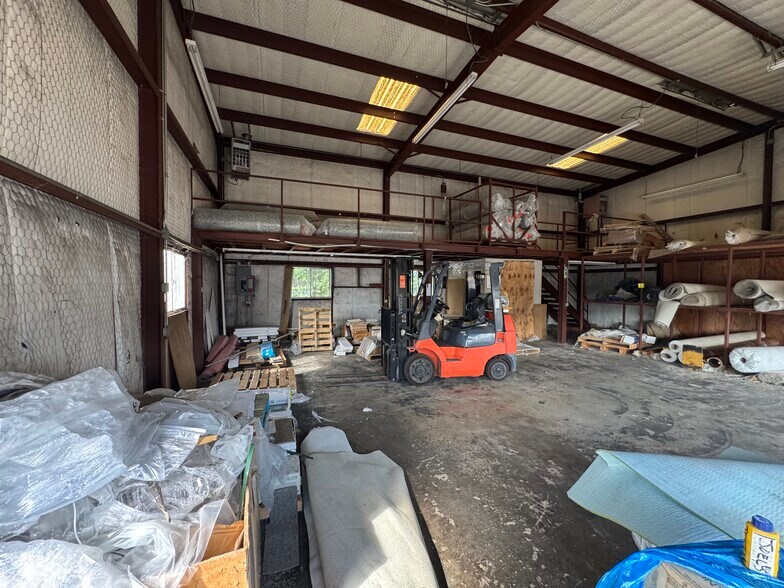 More Photos Of 1900 Crockett Rd, Palestine Storefront For Sale
