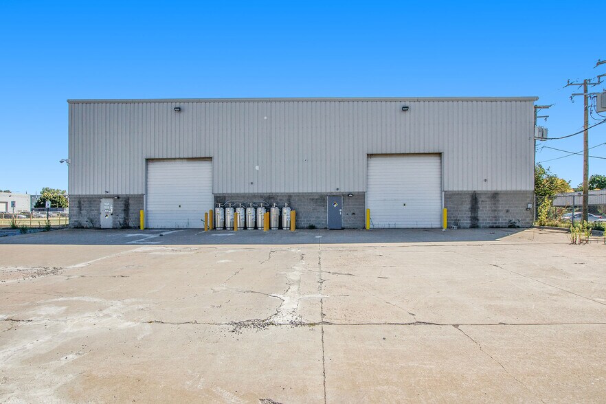 More Photos Of 23605 Regency Park Dr, Warren Manufacturing For Sale