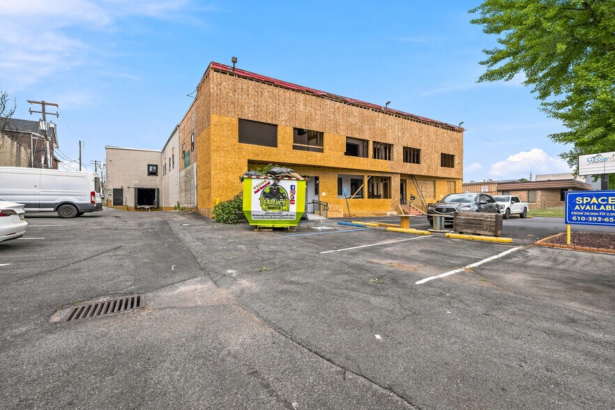 More Photos Of 145-555 Hamilton St, Allentown Showroom For Lease
