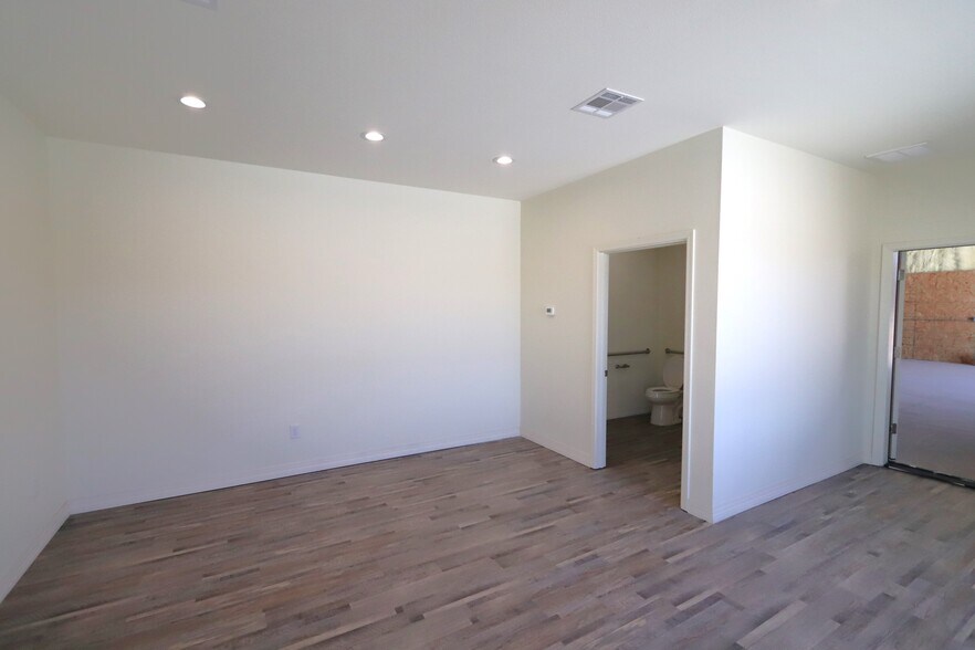 More Photos Of 3942 Frontage rd, Bullhead City Warehouse For Sale