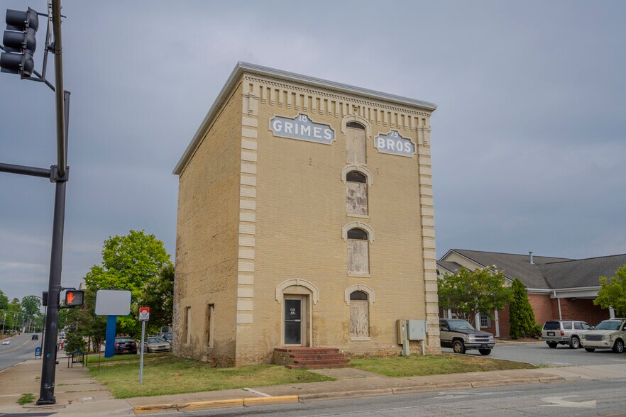 More Photos Of 1 N State St, Lexington Showroom For Sale
