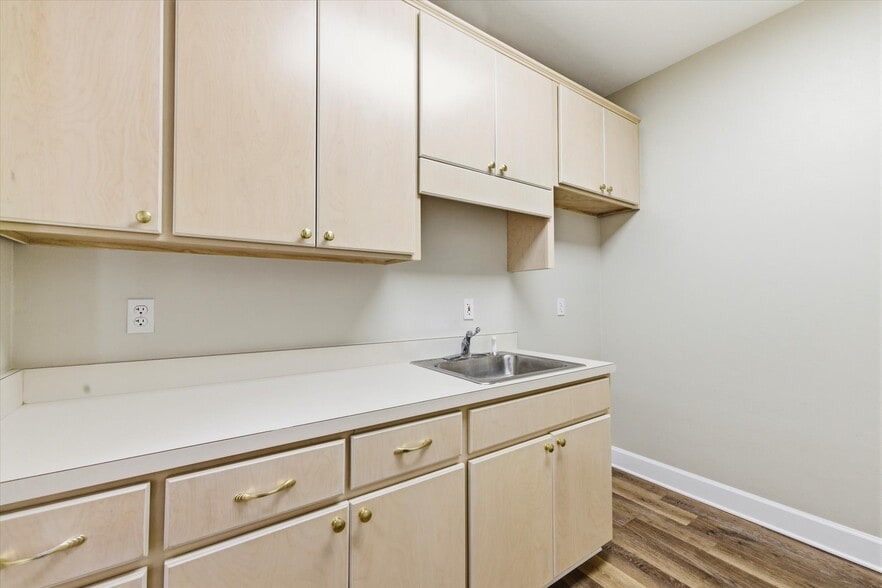 More Photos Of 1804 Miccosukee Commons Dr, Tallahassee Office For Sale