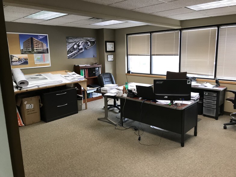 More Photos Of 1473 Erie Blvd, Schenectady Medical For Lease