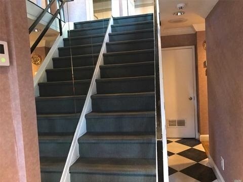 More Photos Of 18 Main St, Roslyn Office For Sale