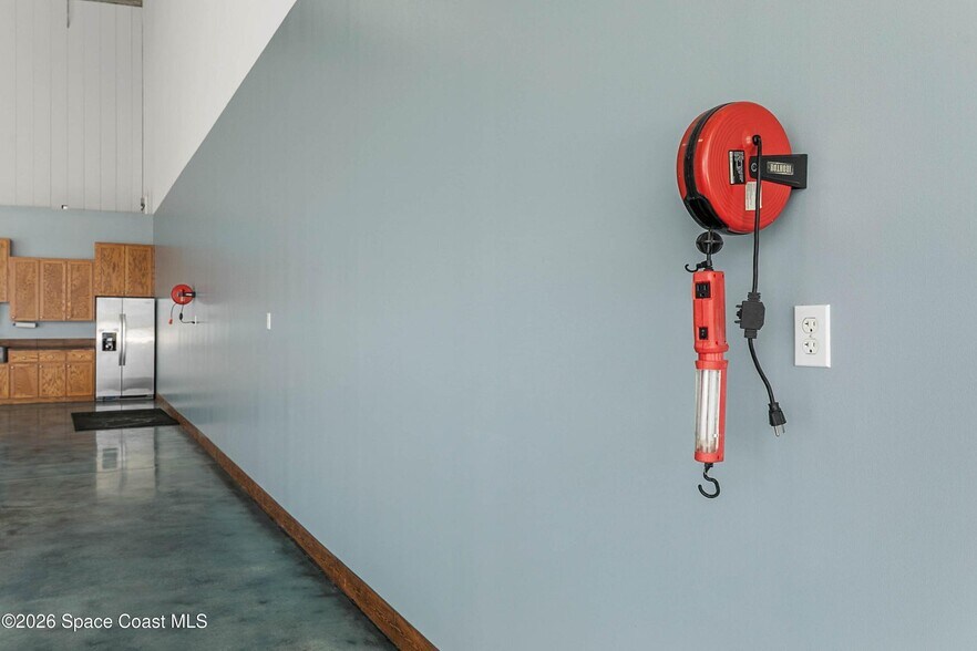 More Photos Of 805 Tower Access Rd, Melbourne Airplane Hangar For Sale